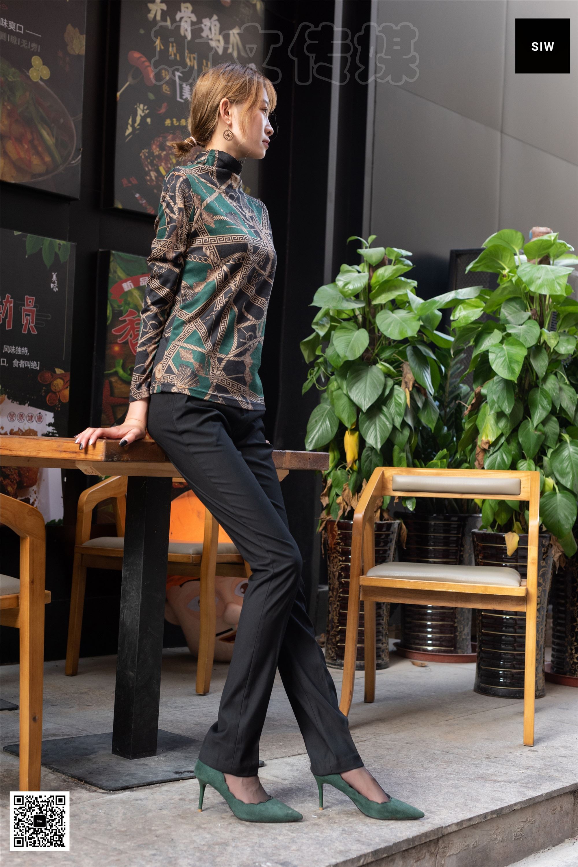 SIW斯文传媒 063 欧版翠绿印花高领长袖打底衫 - 新芳